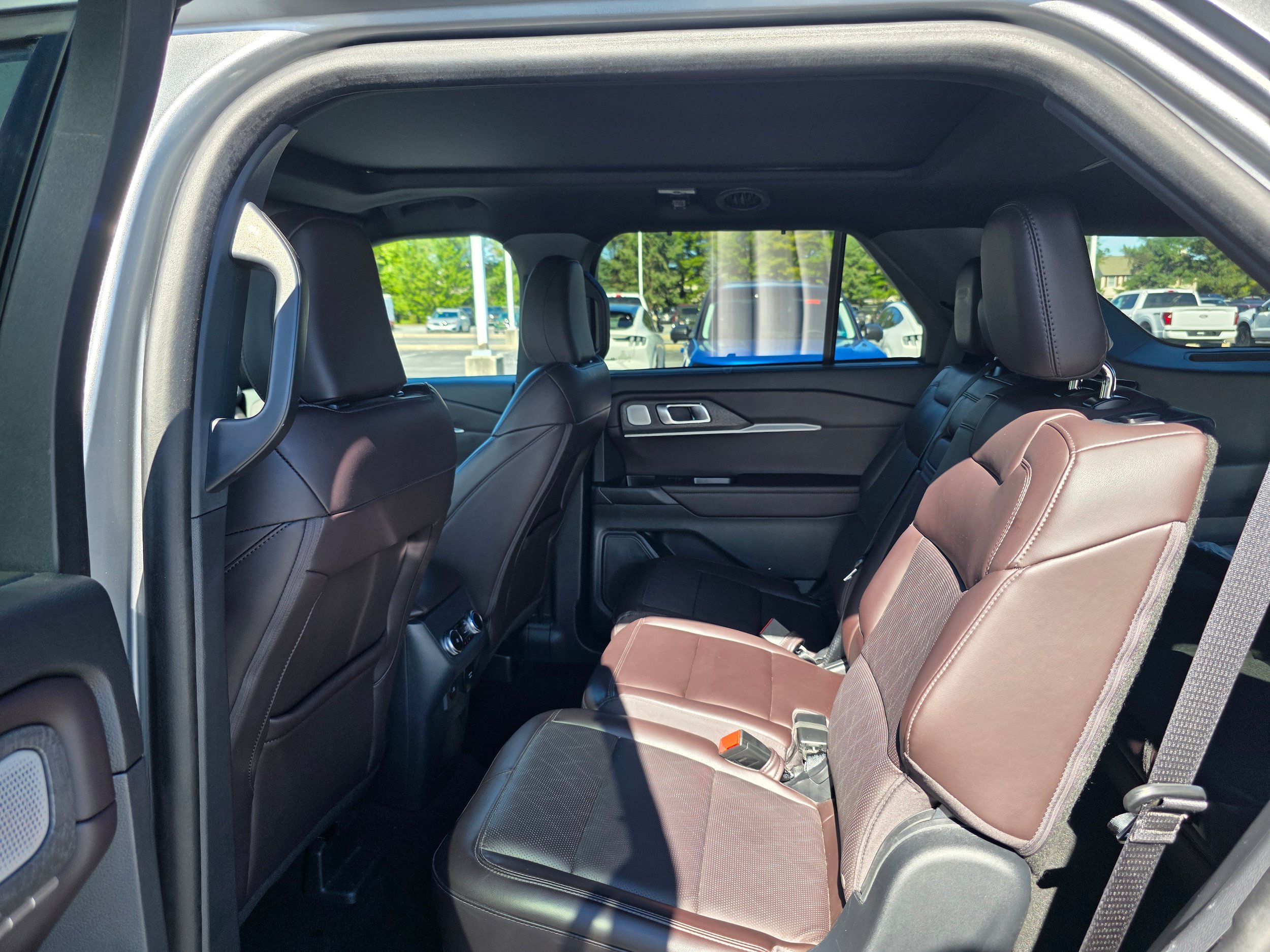 Certified 2025 Ford Explorer Platinum AWD/4WD image 10