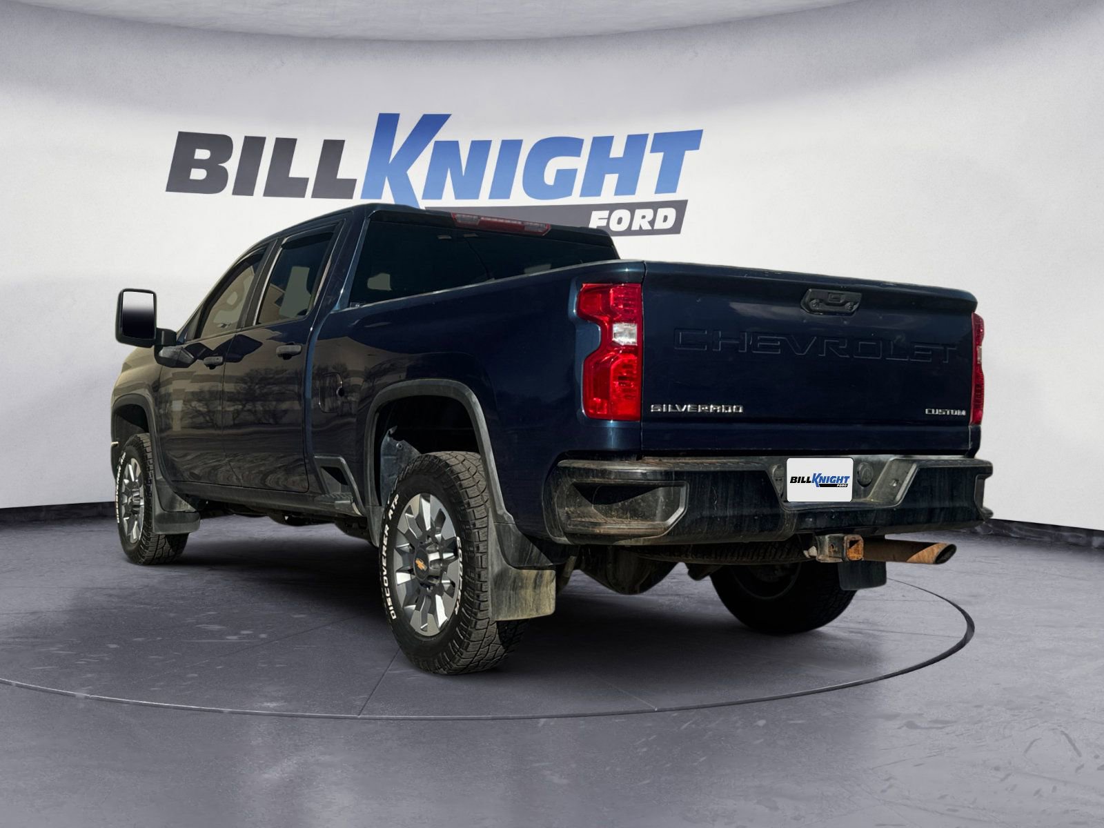 Used 2023 Chevrolet Silverado 2500 Custom w/ Custom Convenience Package image 3