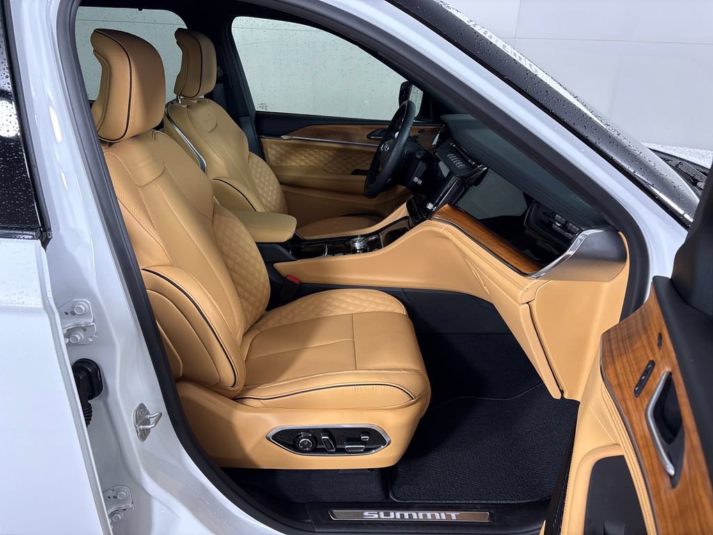 Used 2026 Jeep Grand Cherokee Summit w/ Adv Protech Group IV AWD/4WD image 6