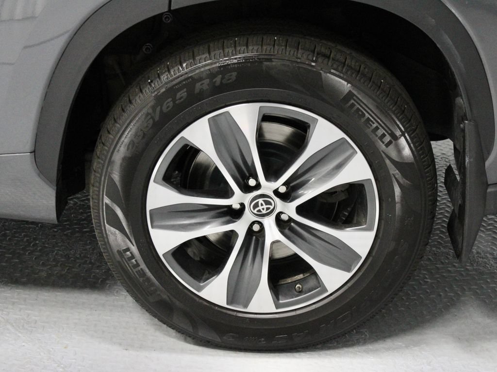 Used 2023 Toyota Highlander AWD image 18