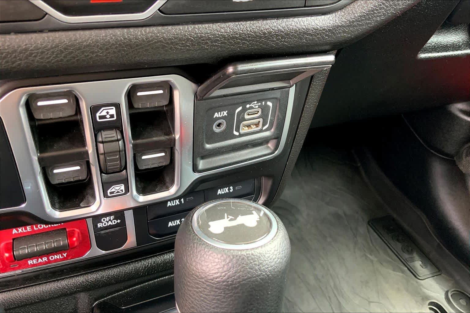 Used 2025 Jeep Wrangler Unlimited Sport AWD/4WD image 35