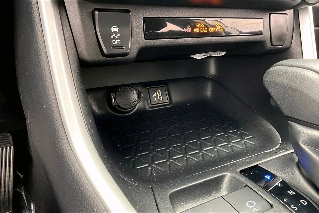 Used 2025 Toyota RAV4 XLE AWD/4WD image 32