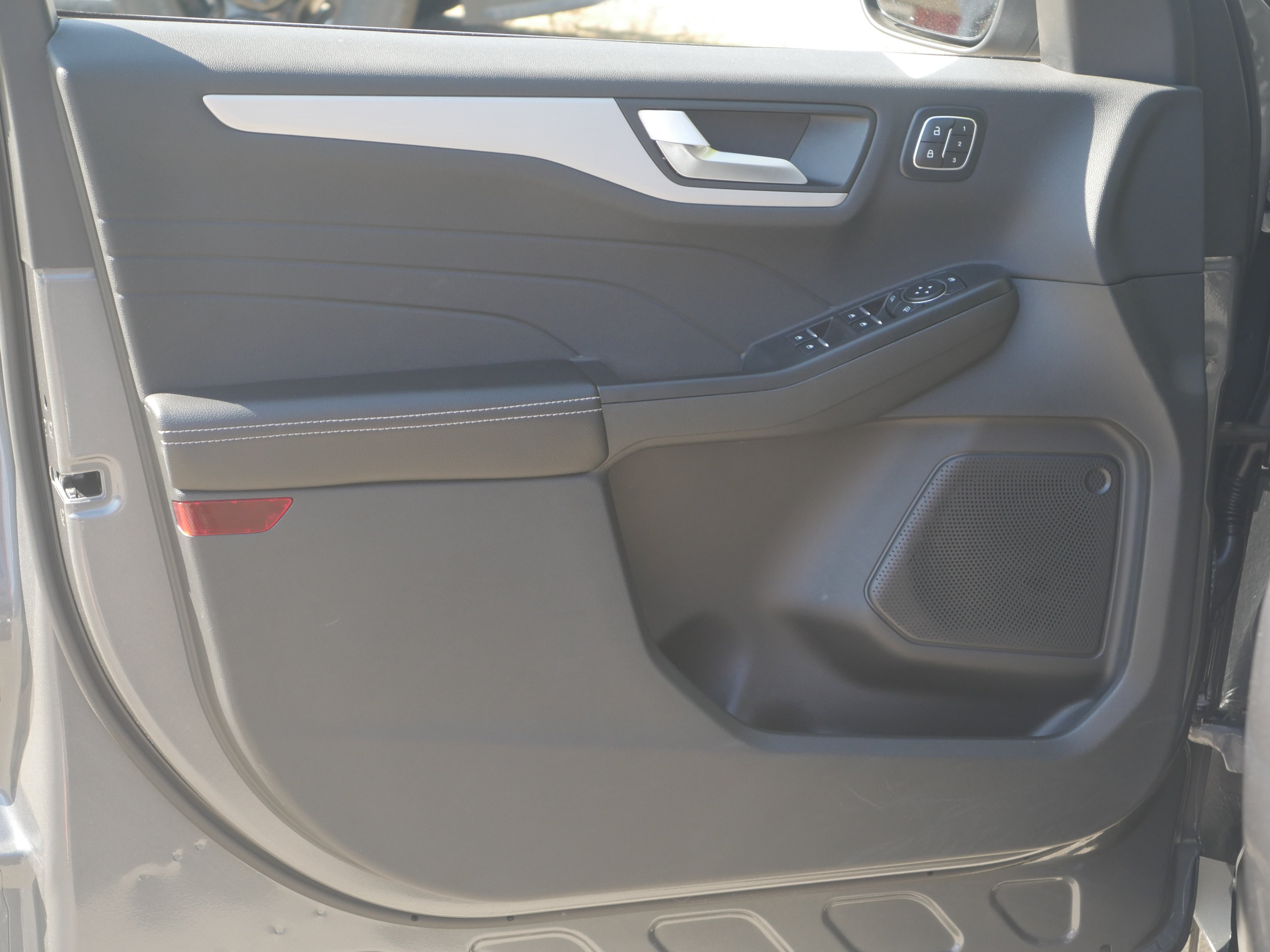 Certified 2025 Ford Escape Platinum AWD/4WD image 33