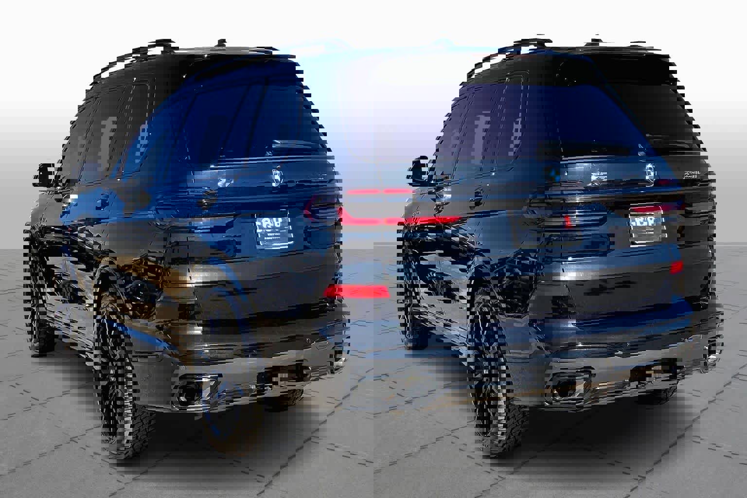 Used 2025 BMW X7 xDrive40i w/ Executive Package image 4