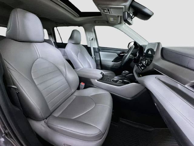 Used 2023 Toyota Highlander XLE FWD image 15