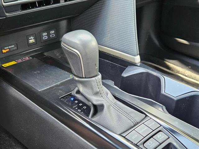 Used 2025 Toyota Camry SE w/ Convenience Package FWD image 11