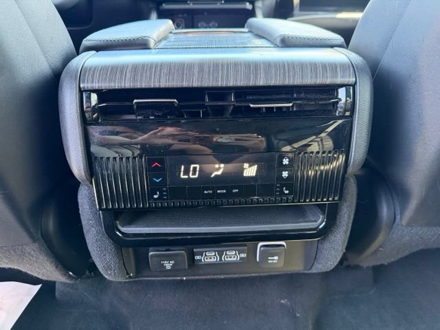 Used 2024 Jeep Wagoneer L Series II w/ Flexible Seating Group RWD image 23