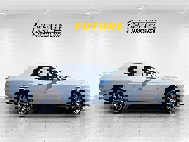 Used 2022 Dodge Challenger GT image 2