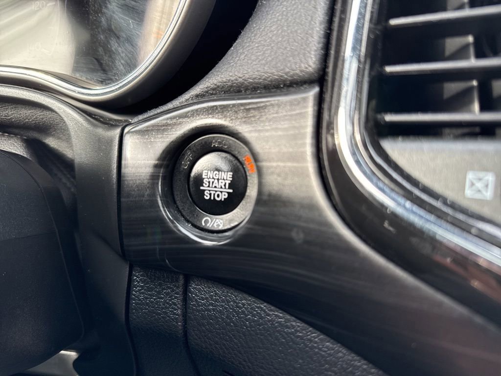 Used 2022 Jeep Grand Cherokee Laredo X image 34