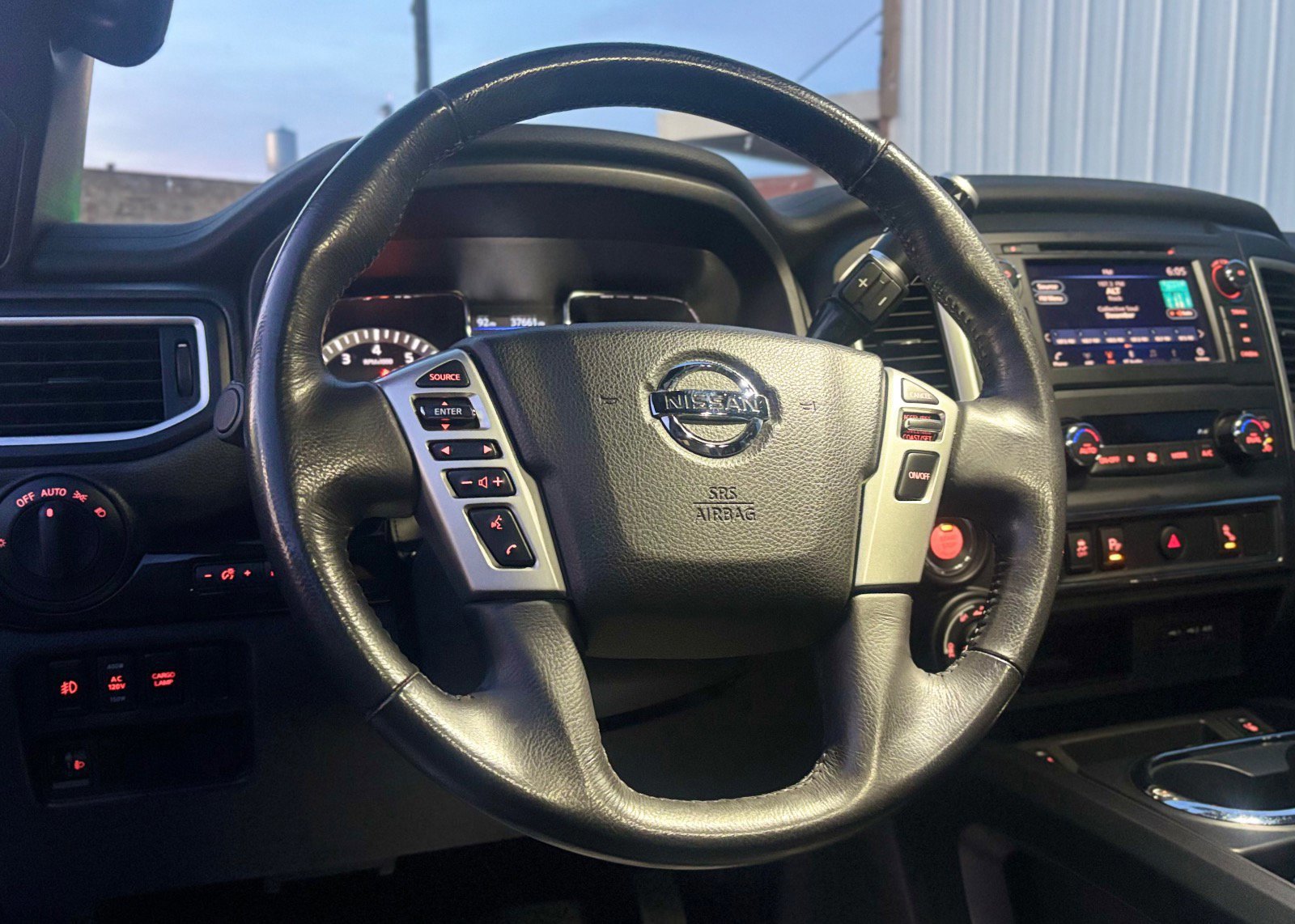 Used 2019 Nissan Titan SV w/ SV Convenience Package image 26