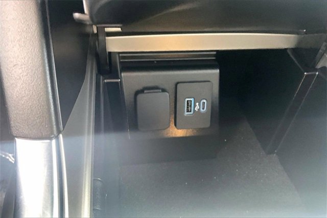 Certified 2022 Ford Explorer Limited w/ Hybrid Equipment Group 310A image 32