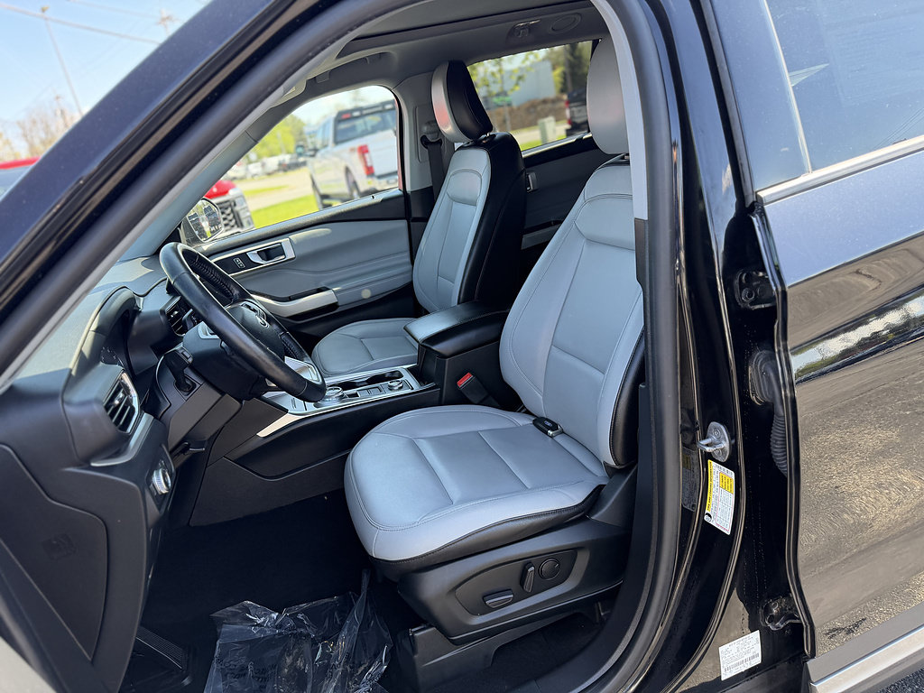 Certified 2021 Ford Explorer XLT w/ Equipment Group 202A AWD/4WD image 14