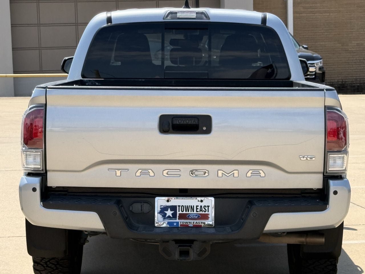 Used 2023 Toyota Tacoma TRD Sport w/ Technology Package AWD/4WD image 6