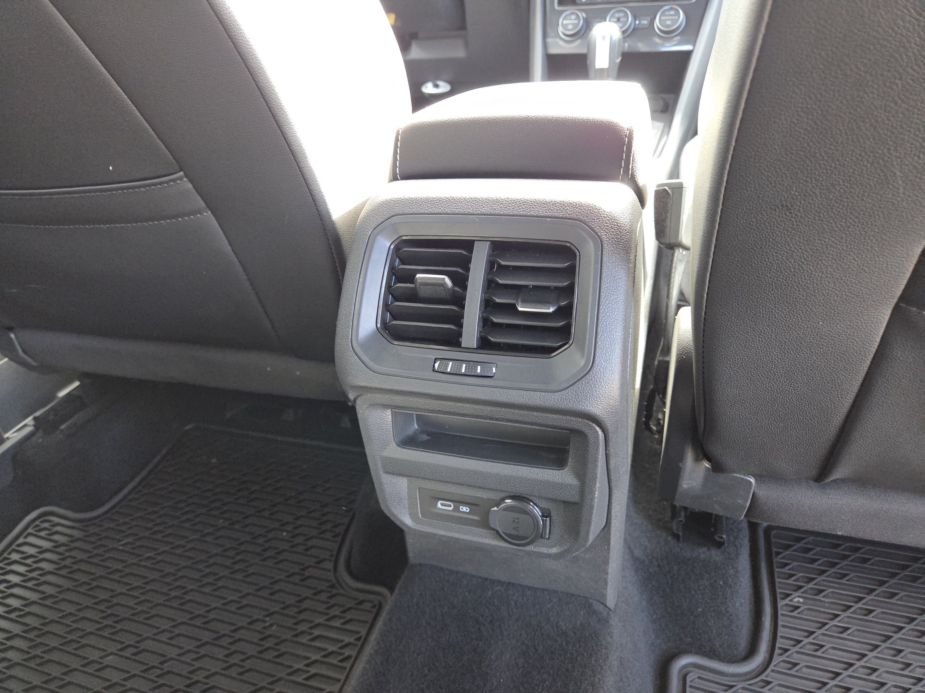Used 2021 Volkswagen Tiguan SE AWD/4WD image 31