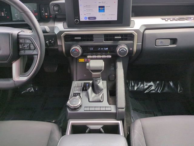 Used 2024 Toyota Tacoma SR5 w/ SR5 Upgrade Package AWD/4WD image 19