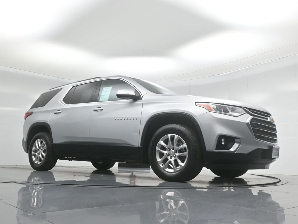 Used 2021 Chevrolet Traverse LT image 2