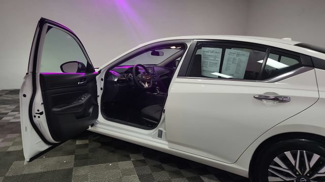 Used 2025 Nissan Altima 2.5 SV FWD image 16