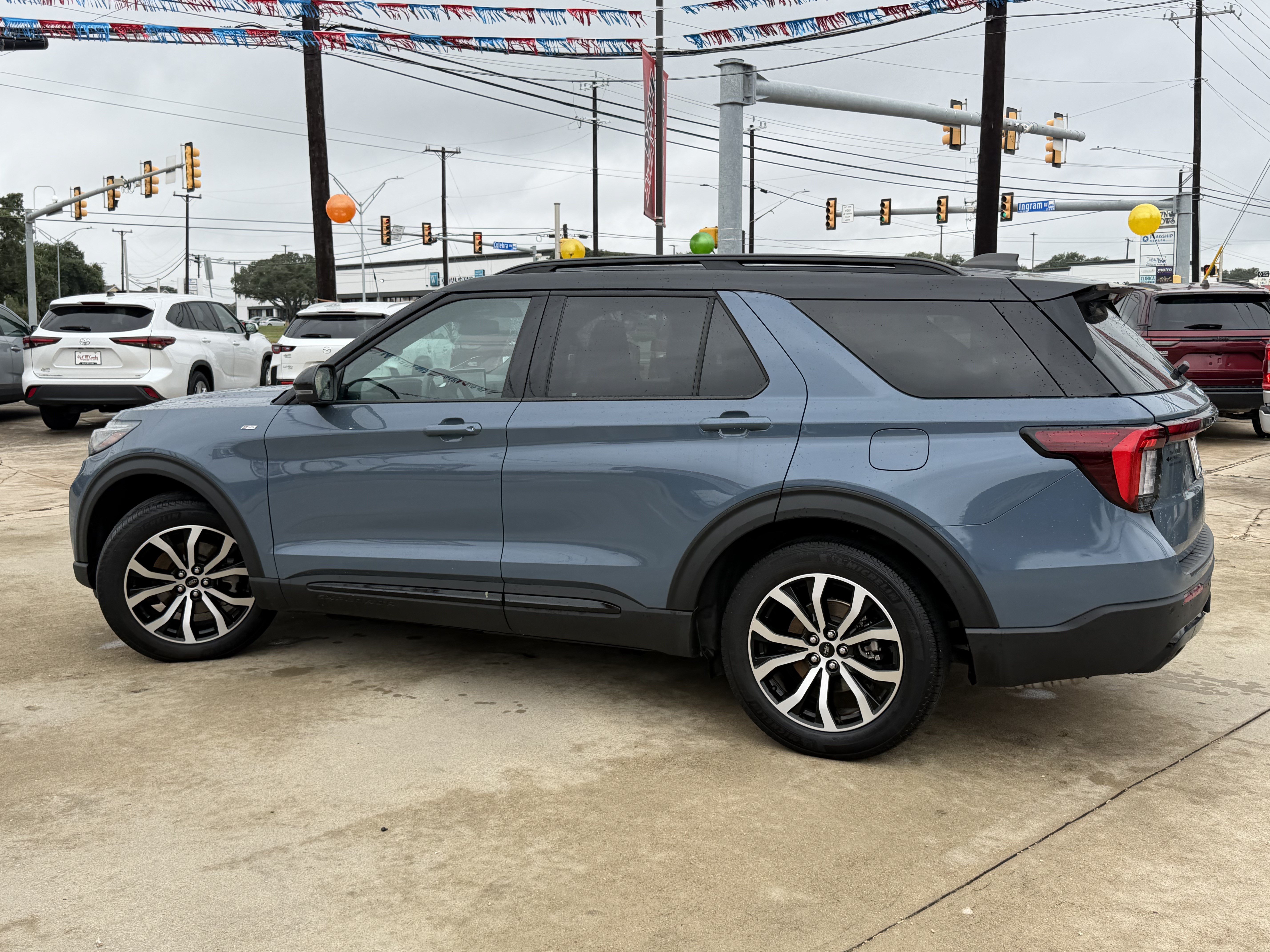 Certified 2025 Ford Explorer ST-Line w/ Premium Package RWD image 9
