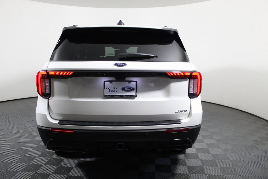 Certified 2025 Ford Explorer ST-Line w/ ST-Line Street Pack image 3