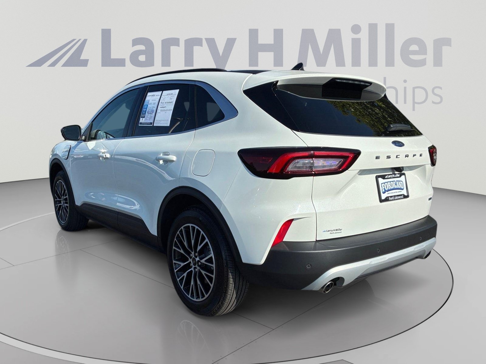 Certified 2025 Ford Escape SE FWD image 3