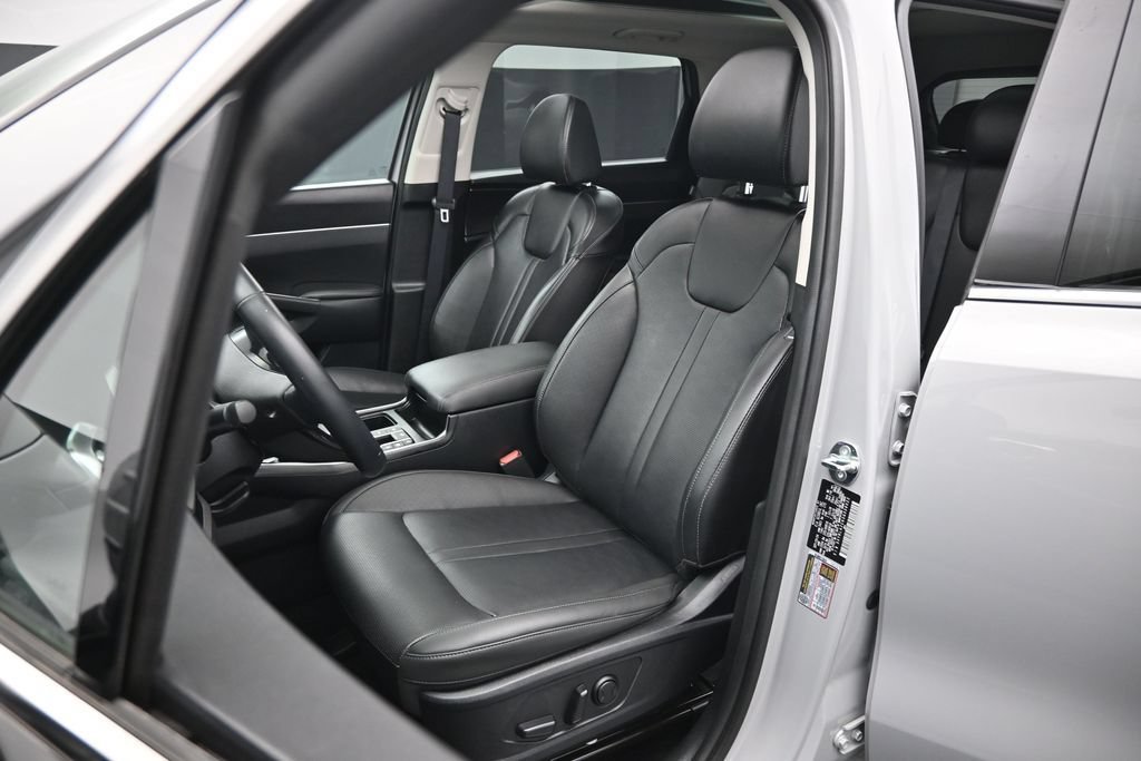 Used 2025 Kia Sorento S w/ Panoramic Sunroof Package FWD image 9