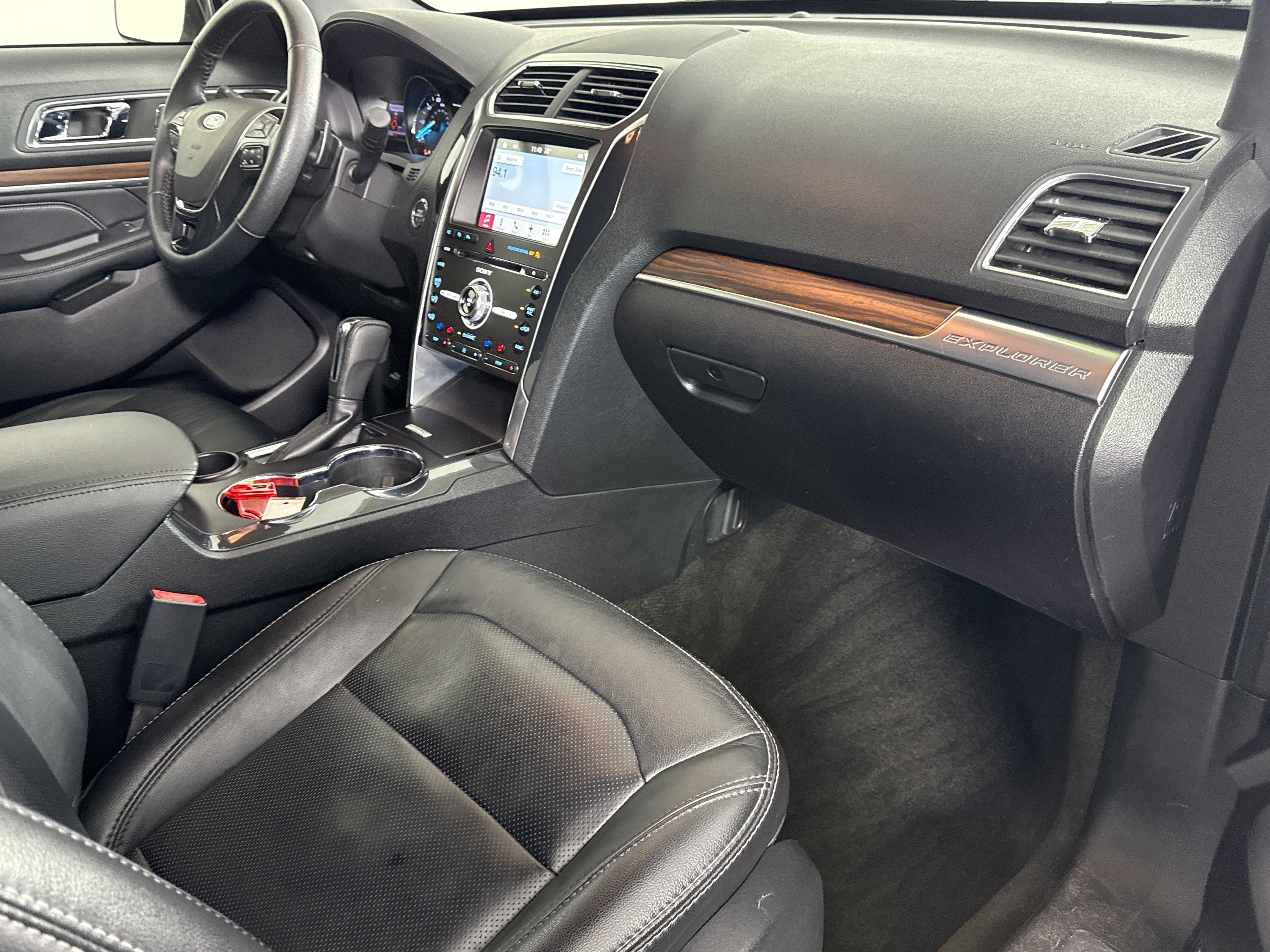 Certified 2017 Ford Explorer Limited w/ Equipment Group 301A image 9