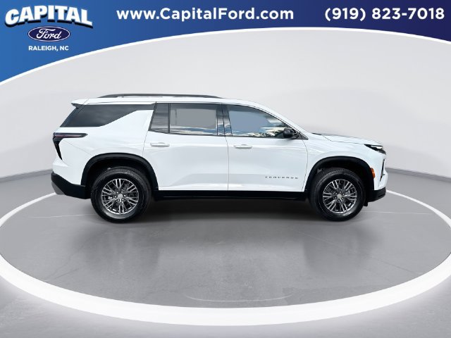 Used 2026 Chevrolet Traverse LT FWD image 9