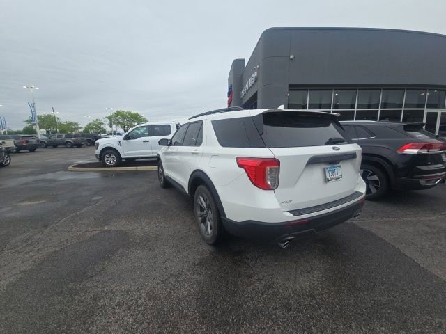Certified 2021 Ford Explorer XLT w/ Equipment Group 202A AWD/4WD image 8