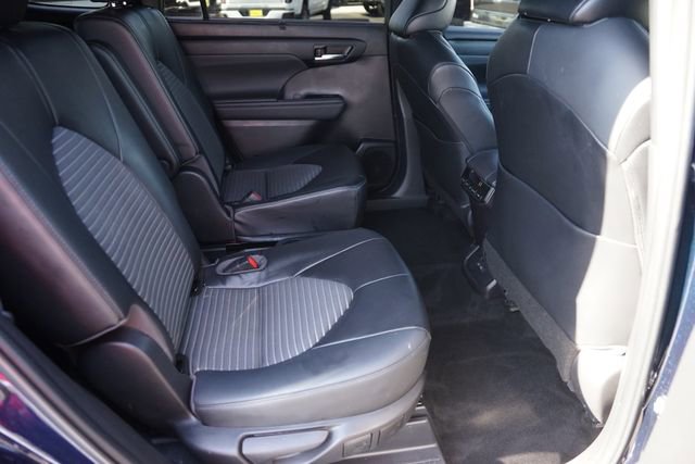 Used 2022 Toyota Highlander XSE AWD/4WD image 18