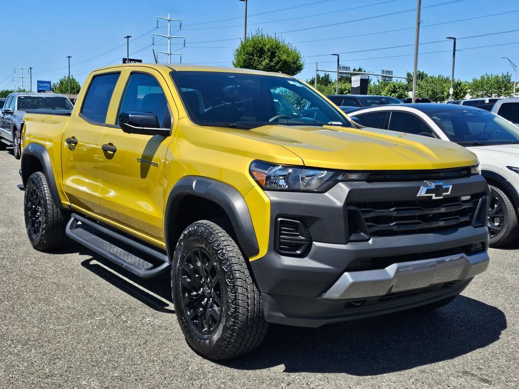 Used 2023 Chevrolet Colorado Trail Boss w/ Technology Package AWD/4WD image 8