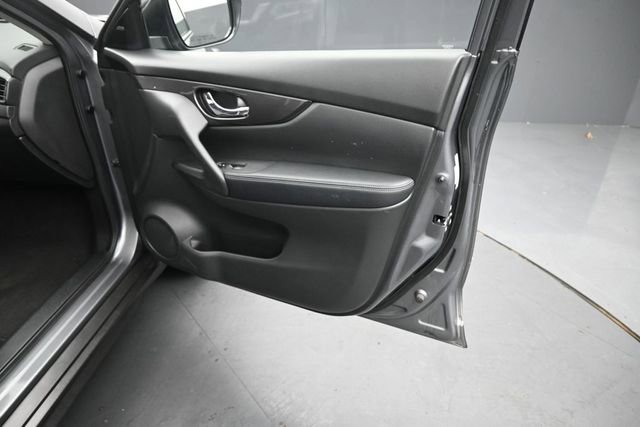 Used 2020 Nissan Rogue SV FWD image 30