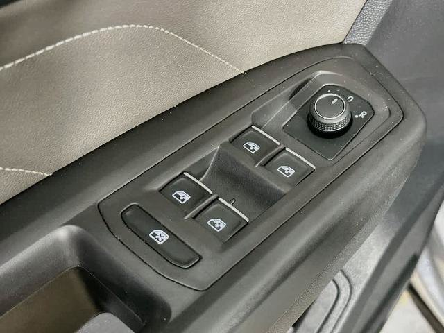 Used 2023 Volkswagen Atlas Cross Sport SEL R-Line AWD/4WD image 29