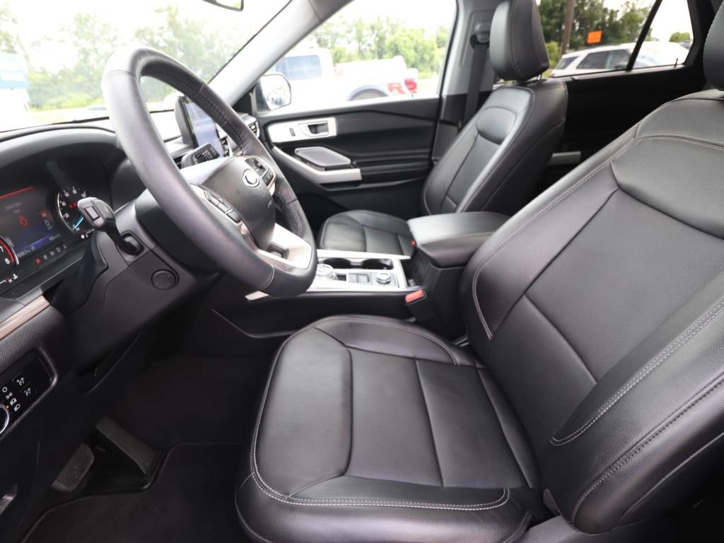 Certified 2023 Ford Explorer Limited w/ Limited Technology Package AWD/4WD image 2