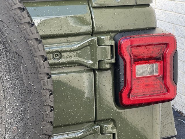 Used 2021 Jeep Wrangler Unlimited Sahara w/ Cold Weather Group image 13