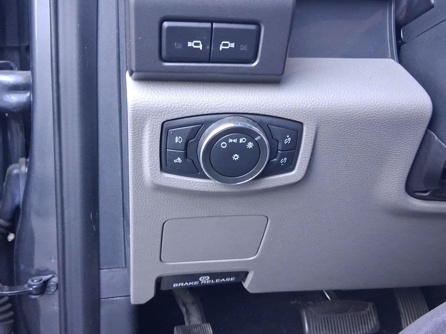 Certified 2022 Ford F250 XLT w/ XLT Premium Package AWD/4WD image 24