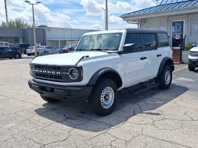 Certified 2025 Ford Bronco 4-Door AWD/4WD image 2