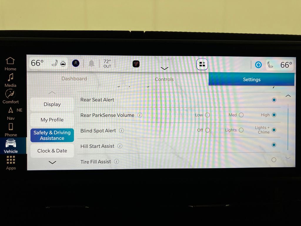 Used 2025 Jeep Gladiator Sport image 34