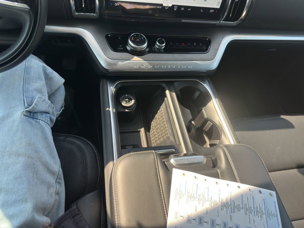 Certified 2025 Ford Expedition Platinum image 21