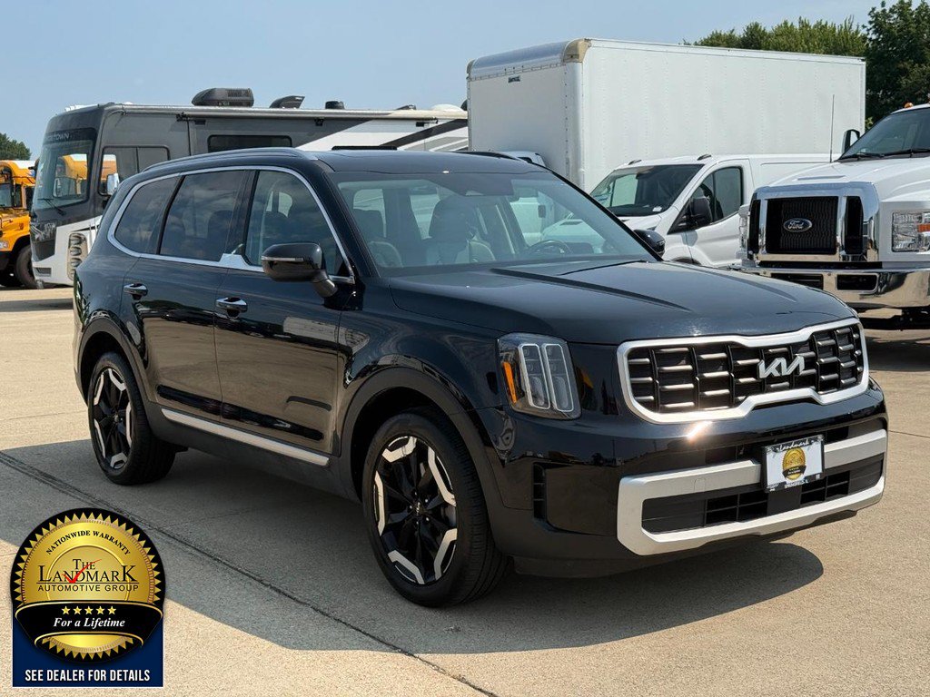 Used 2025 Kia Telluride S AWD/4WD image 3