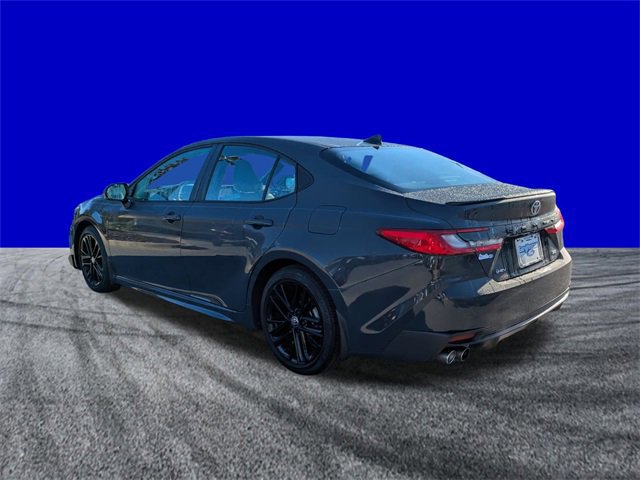 Used 2025 Toyota Camry SE image 3