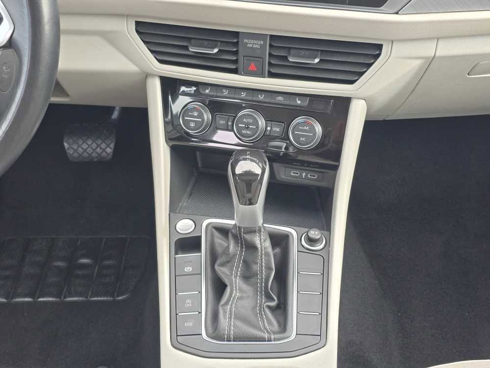 Used 2023 Volkswagen Jetta SE image 14