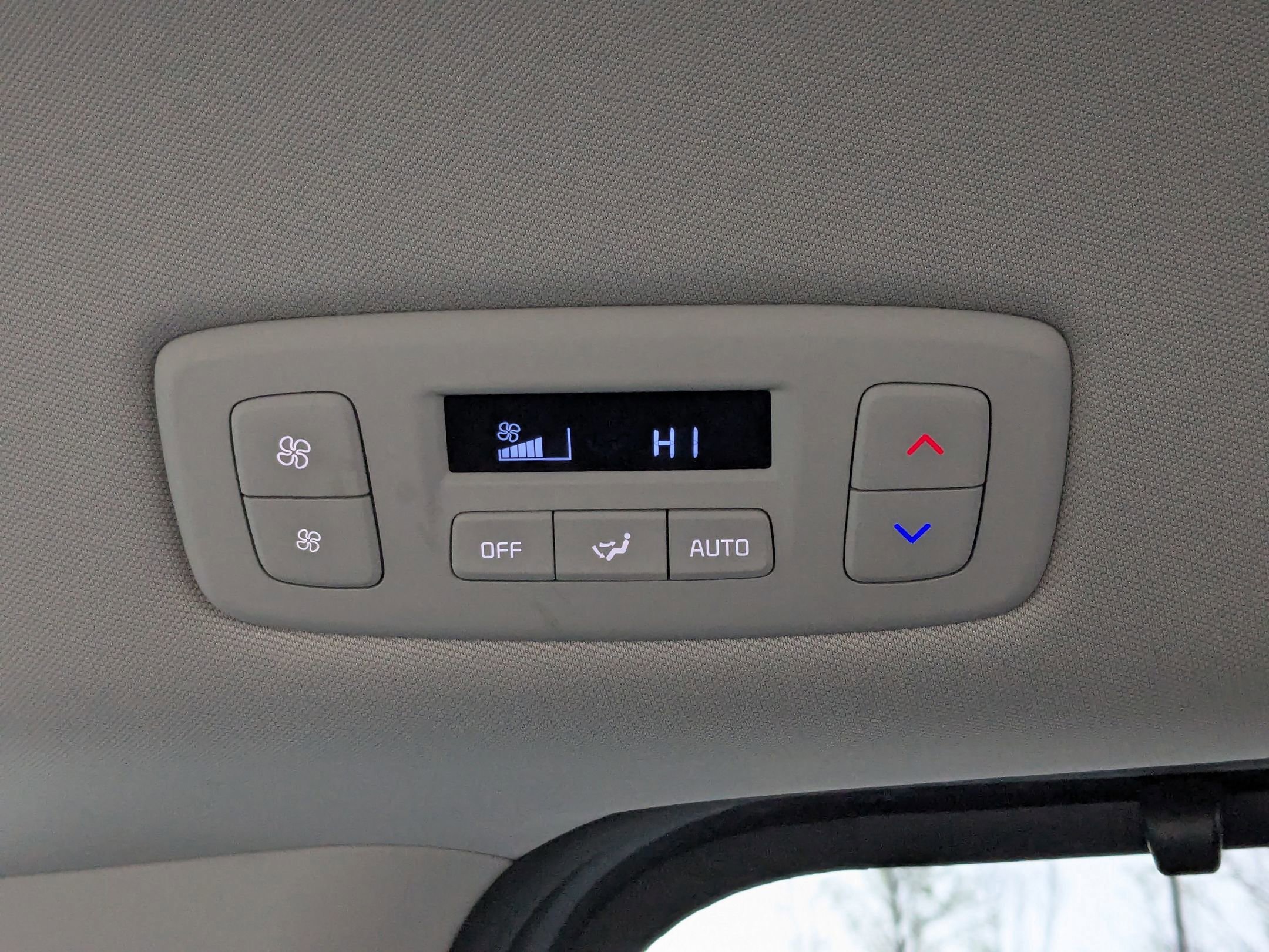 Used 2024 Kia Carnival EX image 32