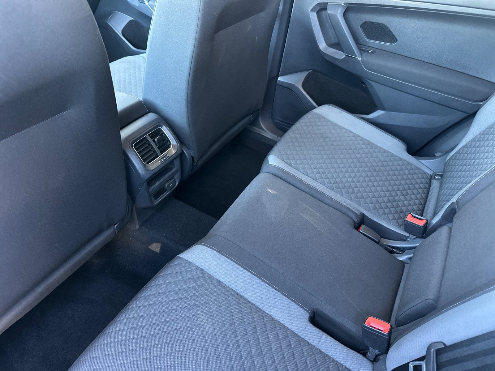 Used 2018 Volkswagen Tiguan S FWD image 13