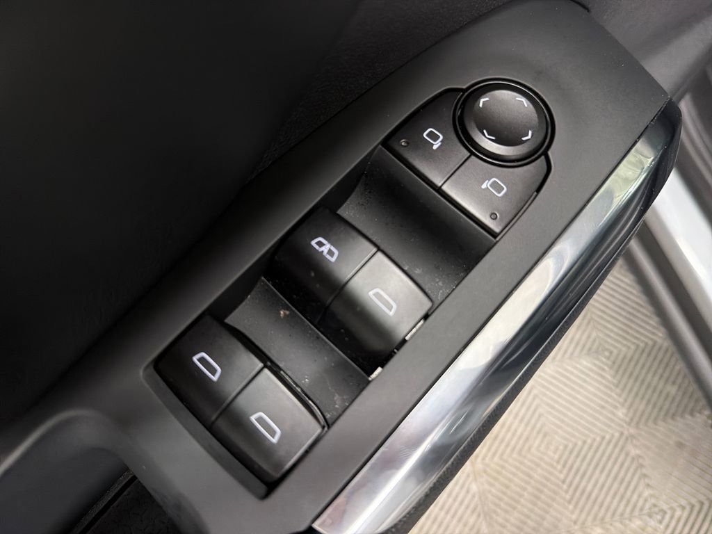 Used 2026 Chevrolet Traverse LT FWD image 17