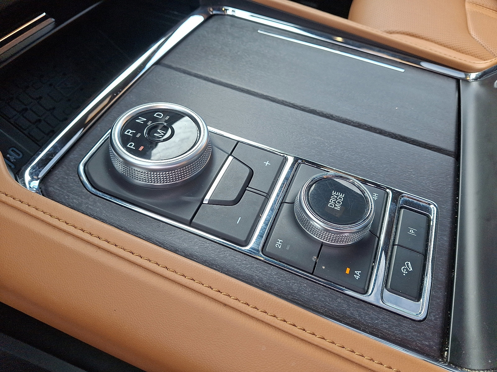 Certified 2024 Ford Expedition Platinum image 22