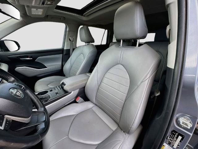 Used 2022 Toyota Highlander XLE FWD image 17