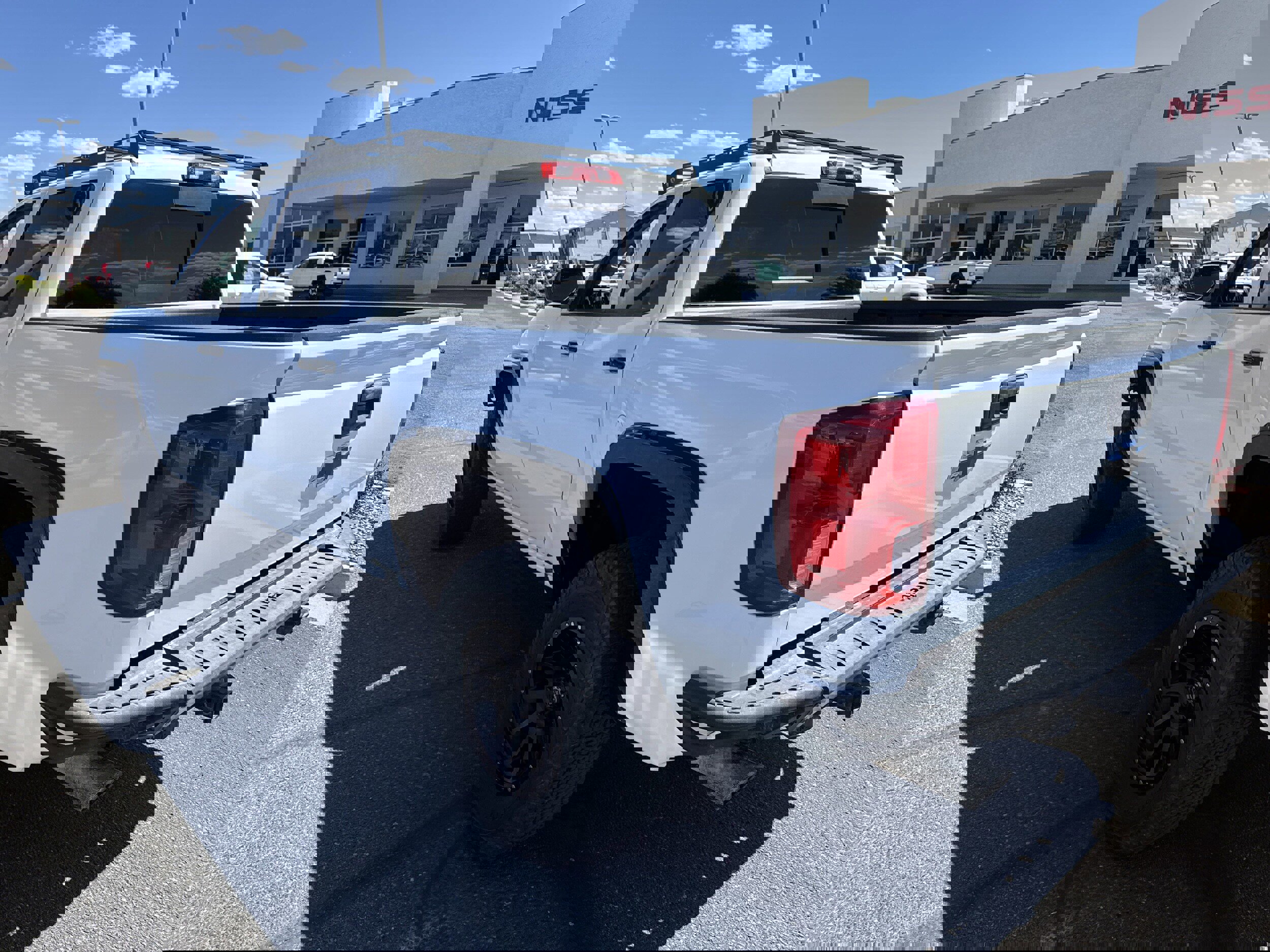 Used 2018 Chevrolet Silverado 1500 LTZ Z71 w/ Redline Edition image 7