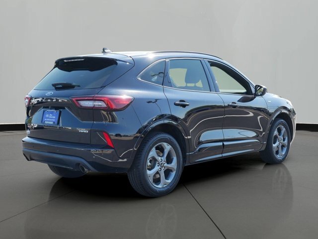 Certified 2023 Ford Escape ST-Line w/ Tech Pack #1 AWD/4WD image 3