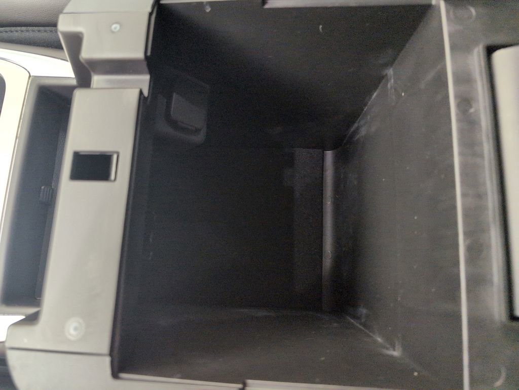 Certified 2024 Ford Explorer XLT w/ Equipment Group 202A RWD image 39