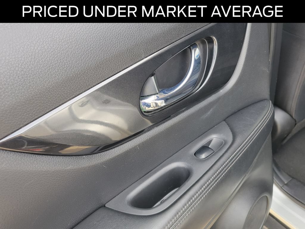 Used 2017 Nissan Rogue SV FWD image 15